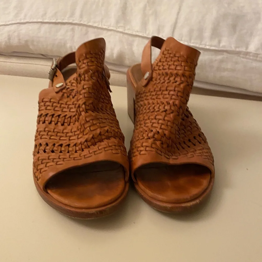 RAG & BONE tab perforated leather sling back sandals with short heel, size 39 - Picture 6 of 9